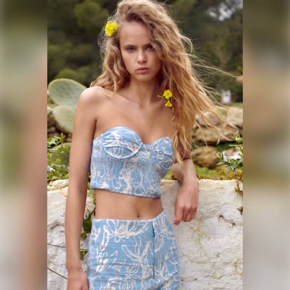 Gorgeous blue and white bustier crop top from Zara size Medium